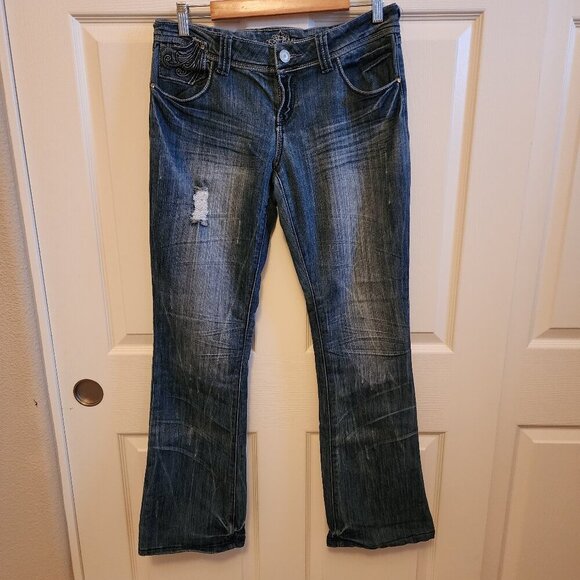 Almost Famous Destructed Jeans Size 11 - Picture 1 of 7